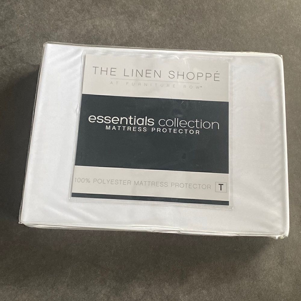 The Linen Shoppe Essentials Collection Mattress Protector Twin Size NEW